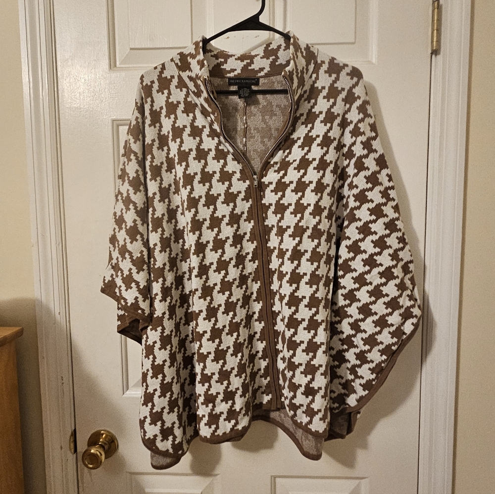 Brown and White Houndstooth Poncho